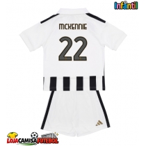 Camisa de Futebol Juventus Weston McKennie #22 Equipamento Principal Infantil 2026-27 Manga Curta (+ Calças curtas)